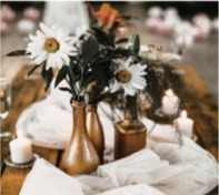 Regionale und saisonale Blumen auf den Hochzeitstischen