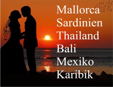 Brautpaar bei untergehender Sonne am Strand mit Liste von Traumstränden